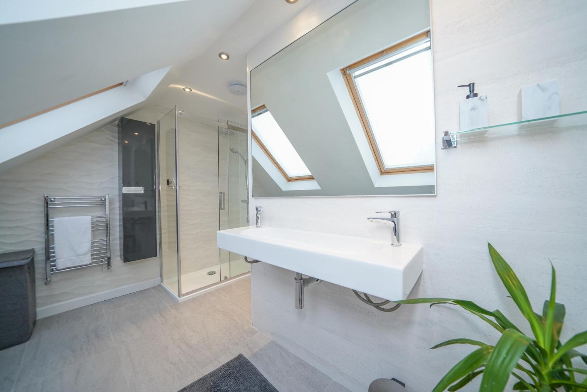 Castle Townhouse Kenilworth - Private Parking - 24 Hr Gym Access - Town Centre Lägenhet Rum bild